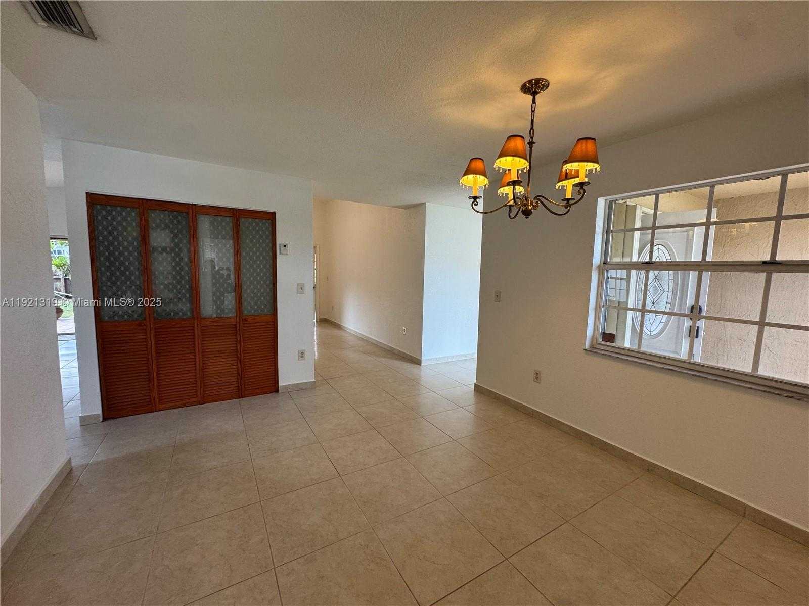 Small Image of 5332 SOUTH WEST 142ND PL, Miami Number 7