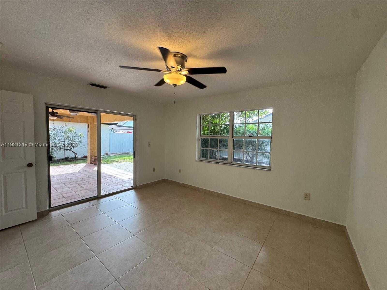 Small Image of 5332 SOUTH WEST 142ND PL, Miami Number 8