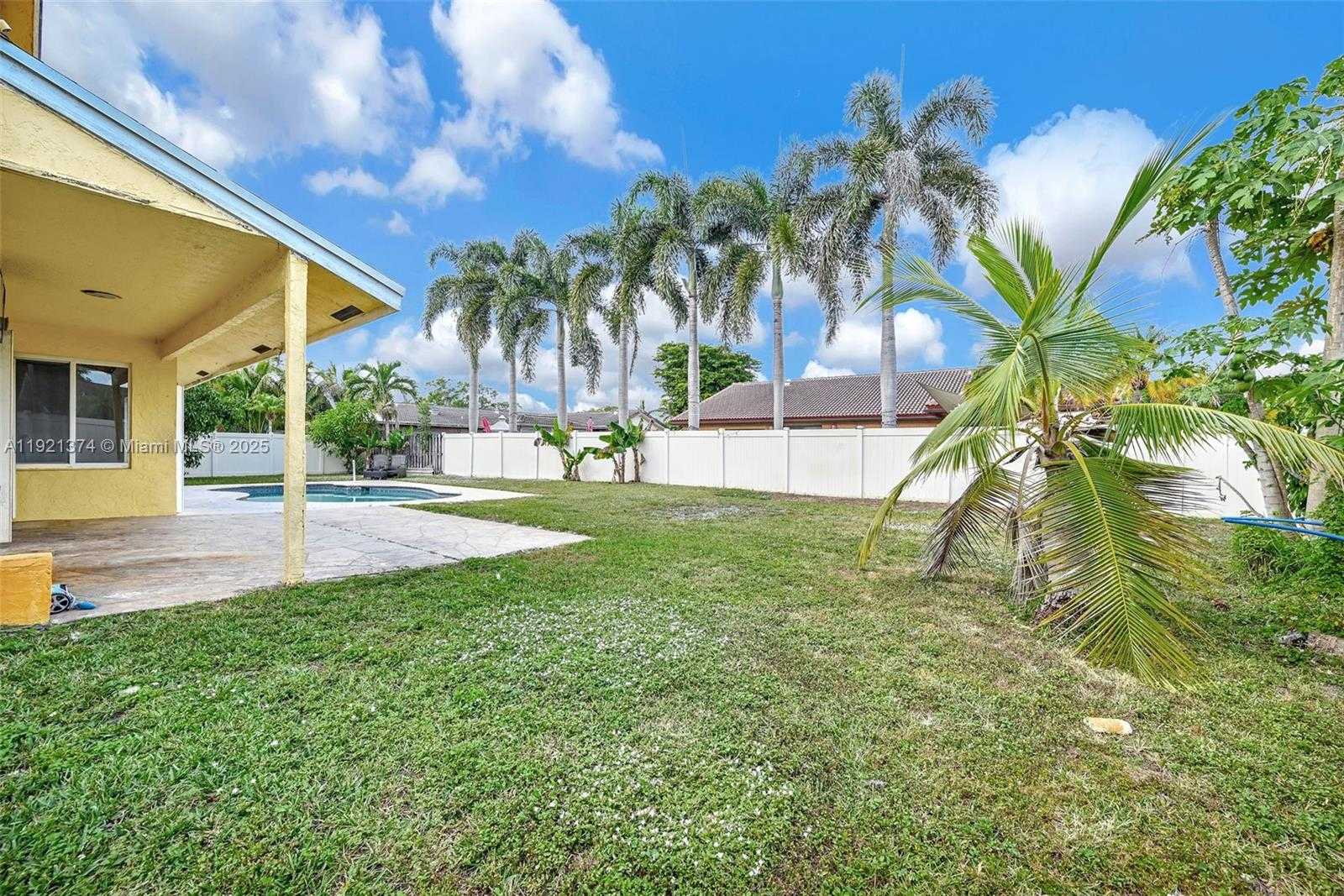 Small Image of Lauderhill Number 21