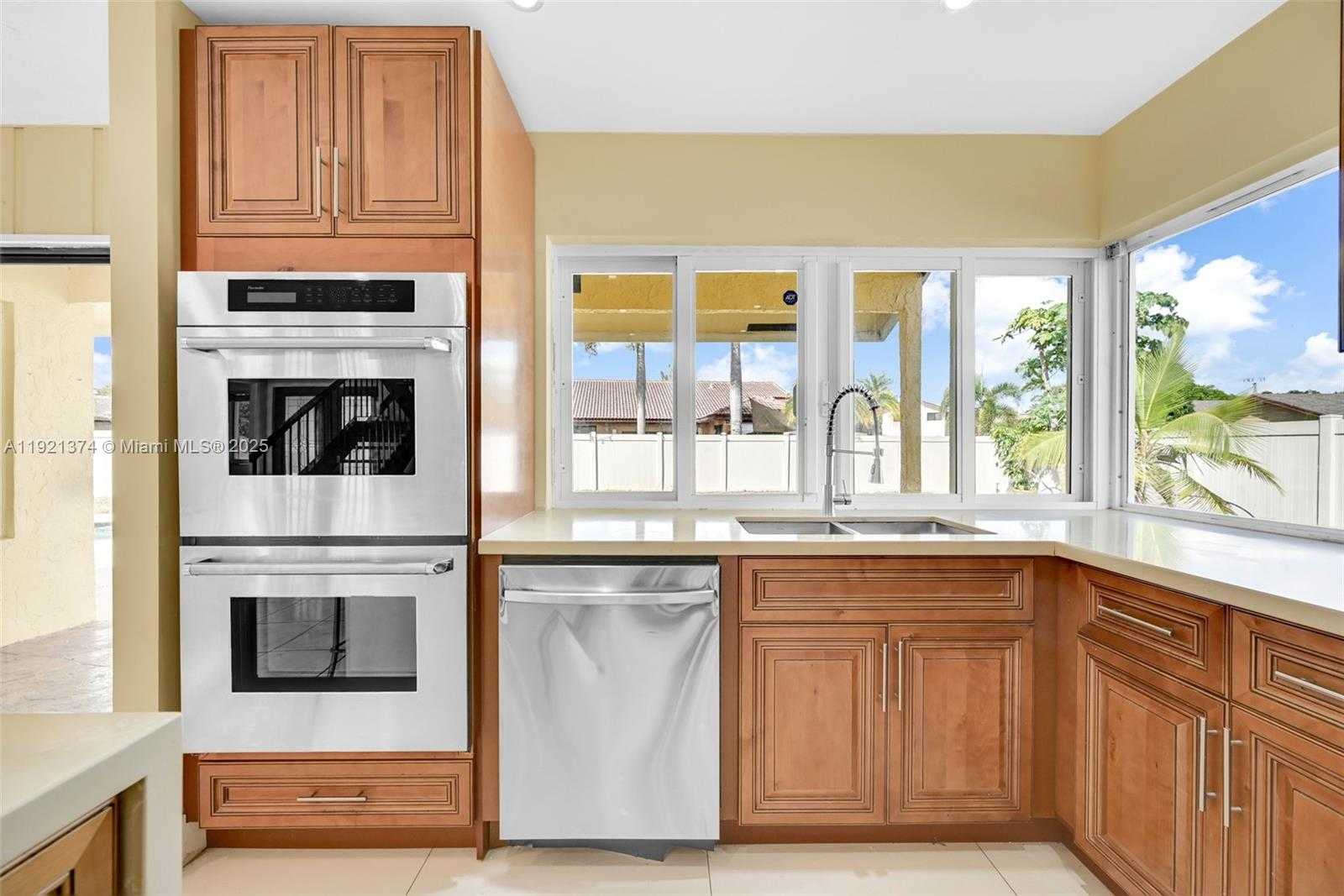 Small Image of Lauderhill Number 28