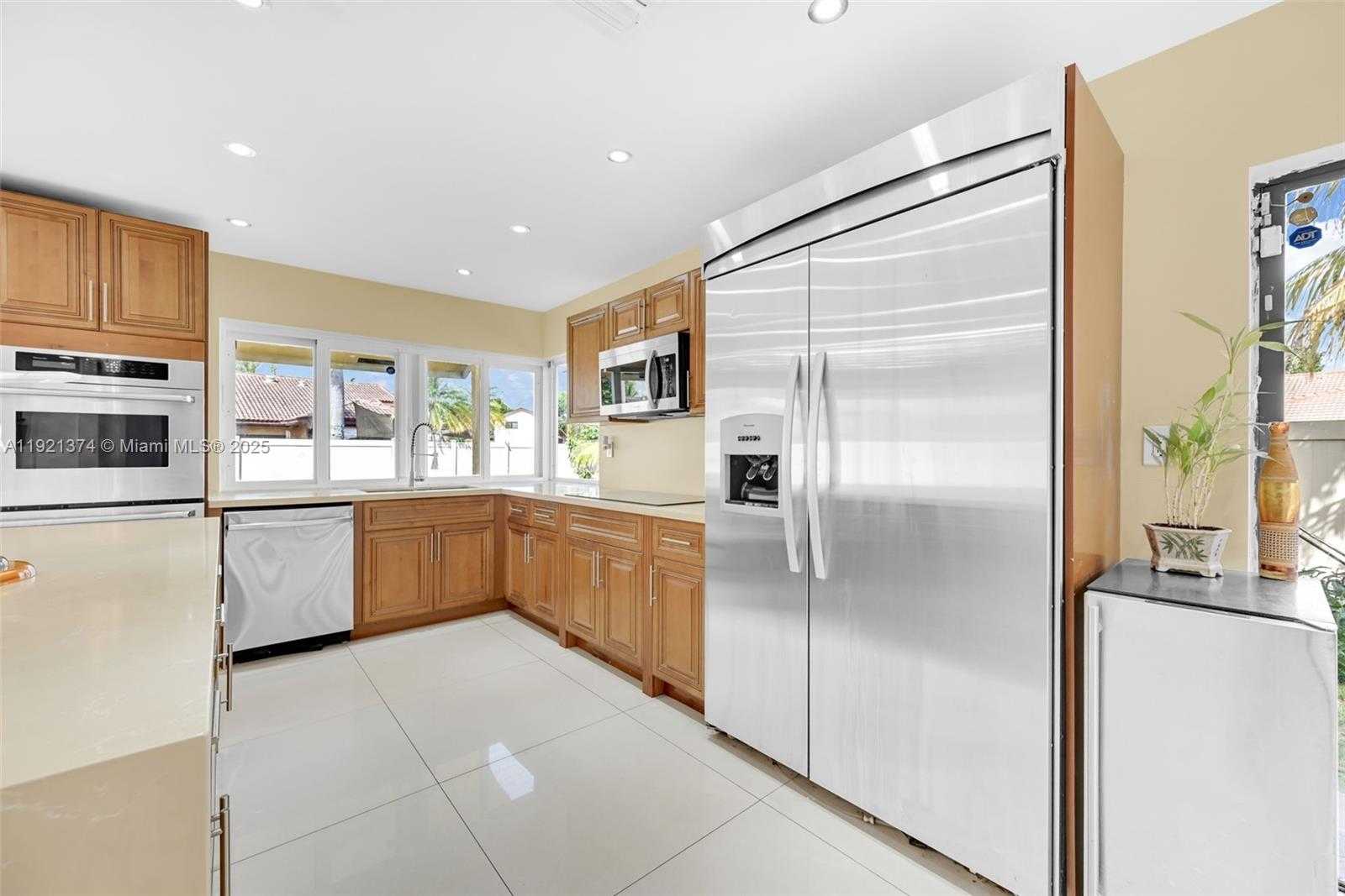 Small Image of Lauderhill Number 29