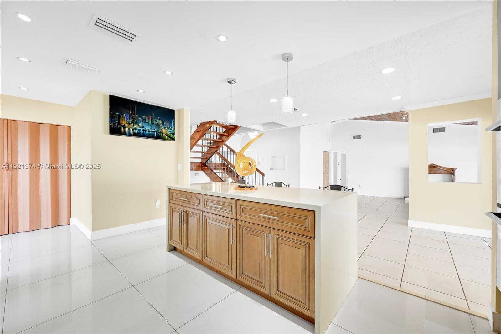 Small Image of Lauderhill Number 31