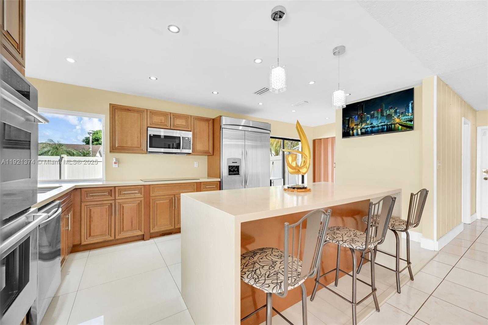 Small Image of Lauderhill Number 35