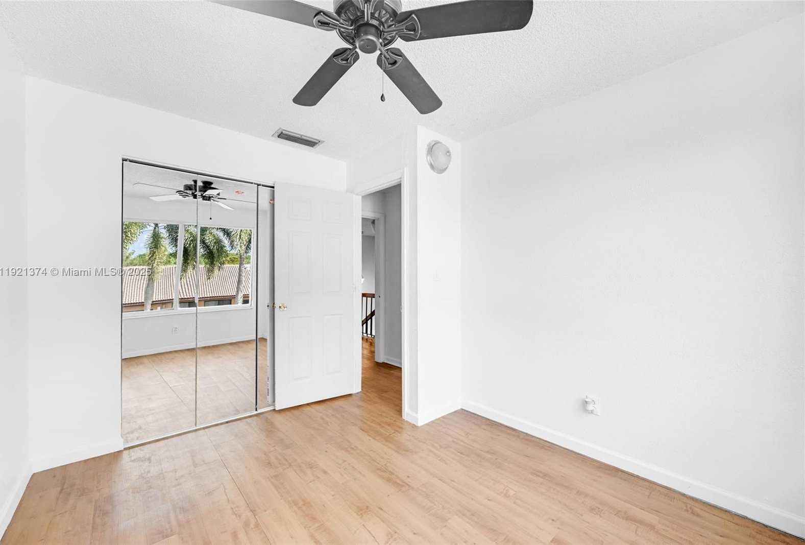 Small Image of Lauderhill Number 60