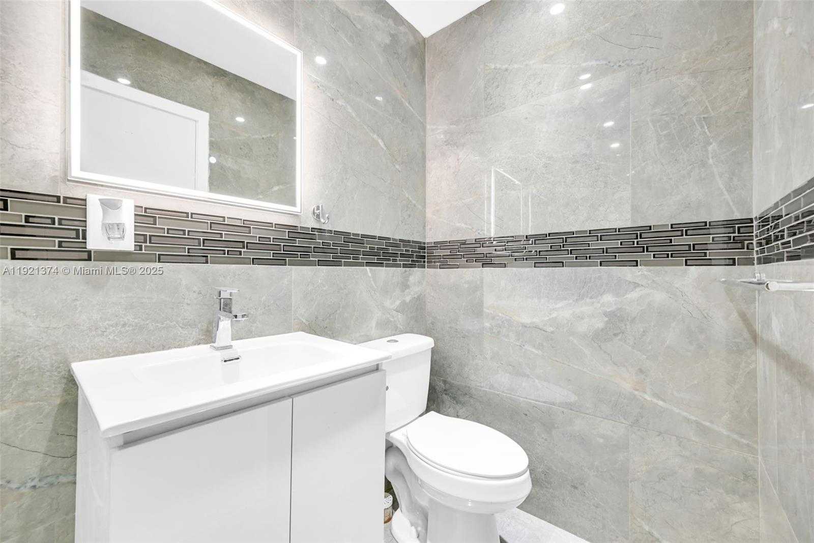 Small Image of Lauderhill Number 67