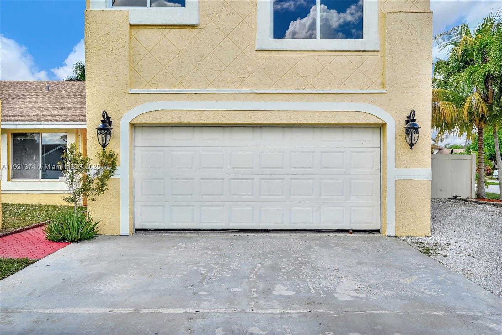 Small Image of Lauderhill Number 7