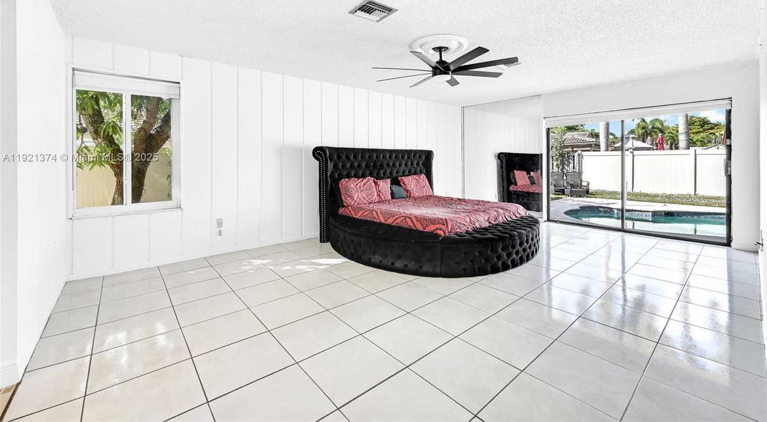 Small Image of Lauderhill Number 85