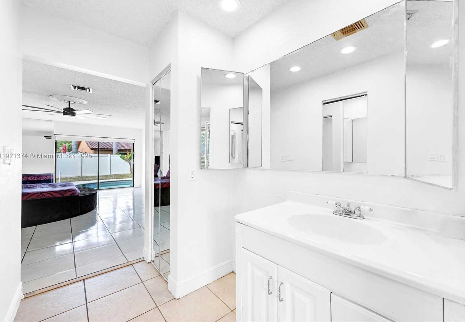 Small Image of Lauderhill Number 90