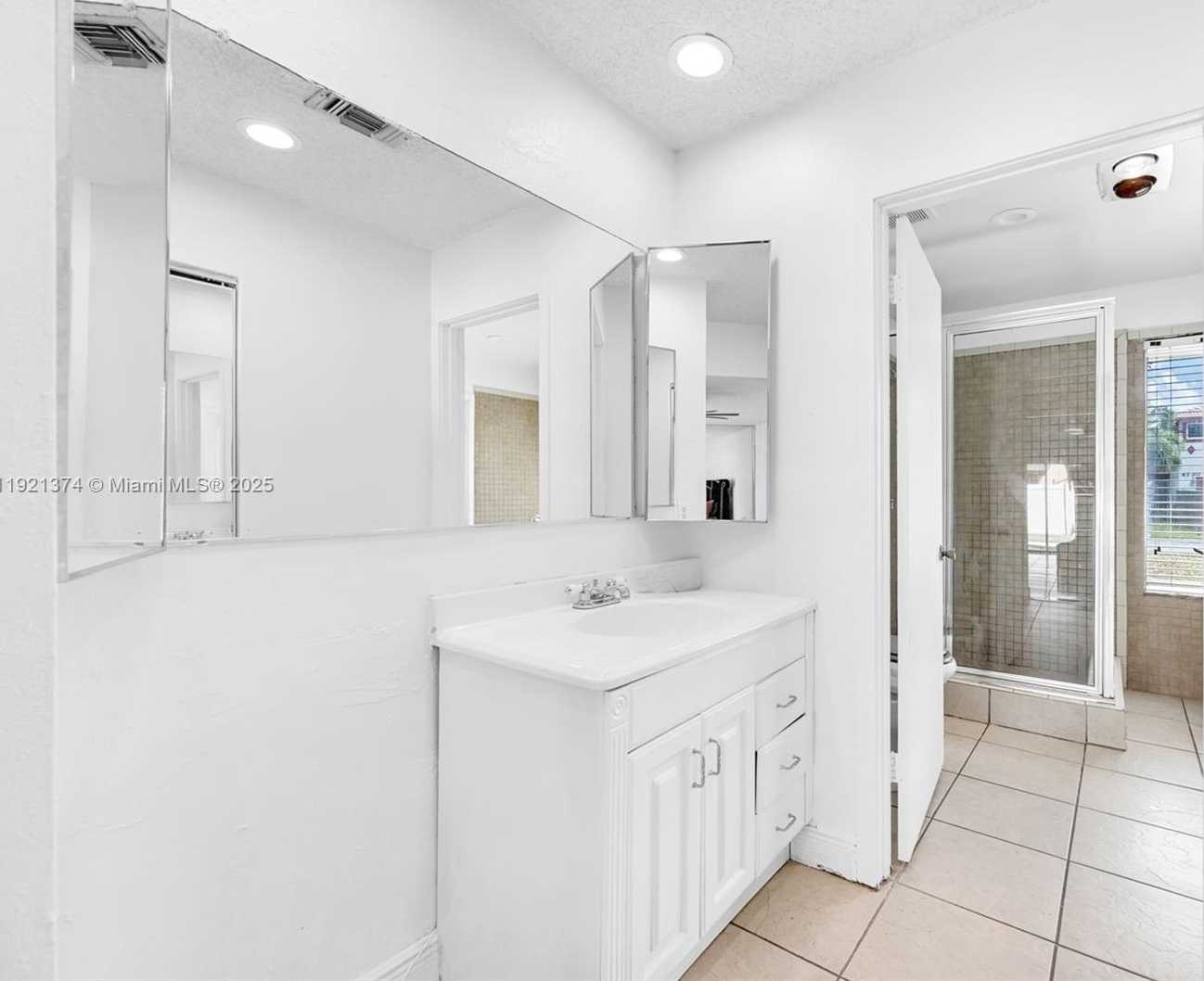 Small Image of Lauderhill Number 91