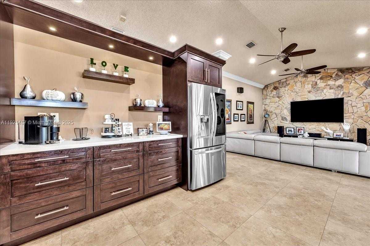 Small Image of 3801 SOUTH WEST 141ST AVE, Miramar Number 41