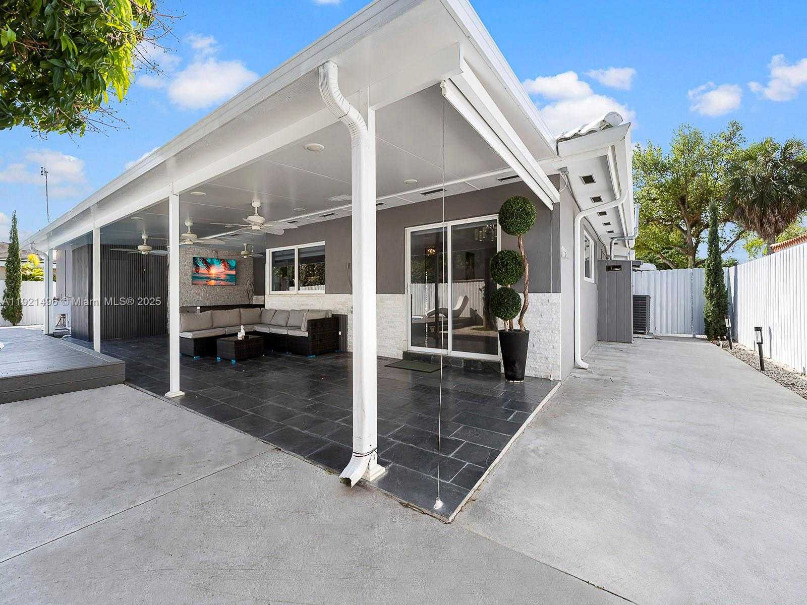 Small Image of 6951 SOUTH MIAMI LAKEWAY S, Miami Lakes Number 48