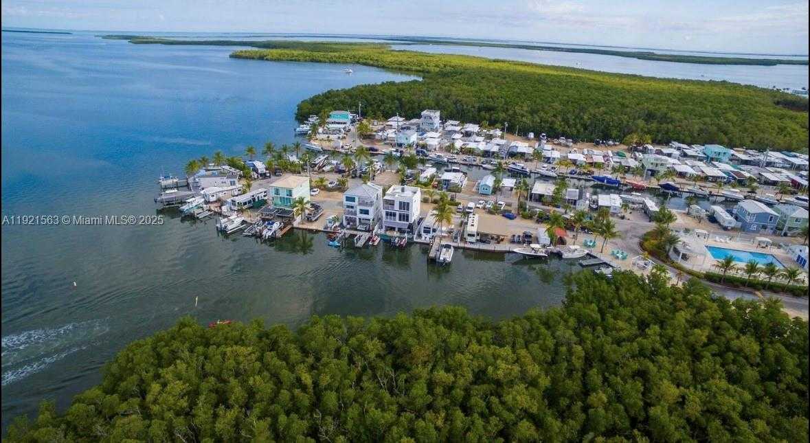 Small Image of 325 CALUSA ST 516, Key Largo Number 10