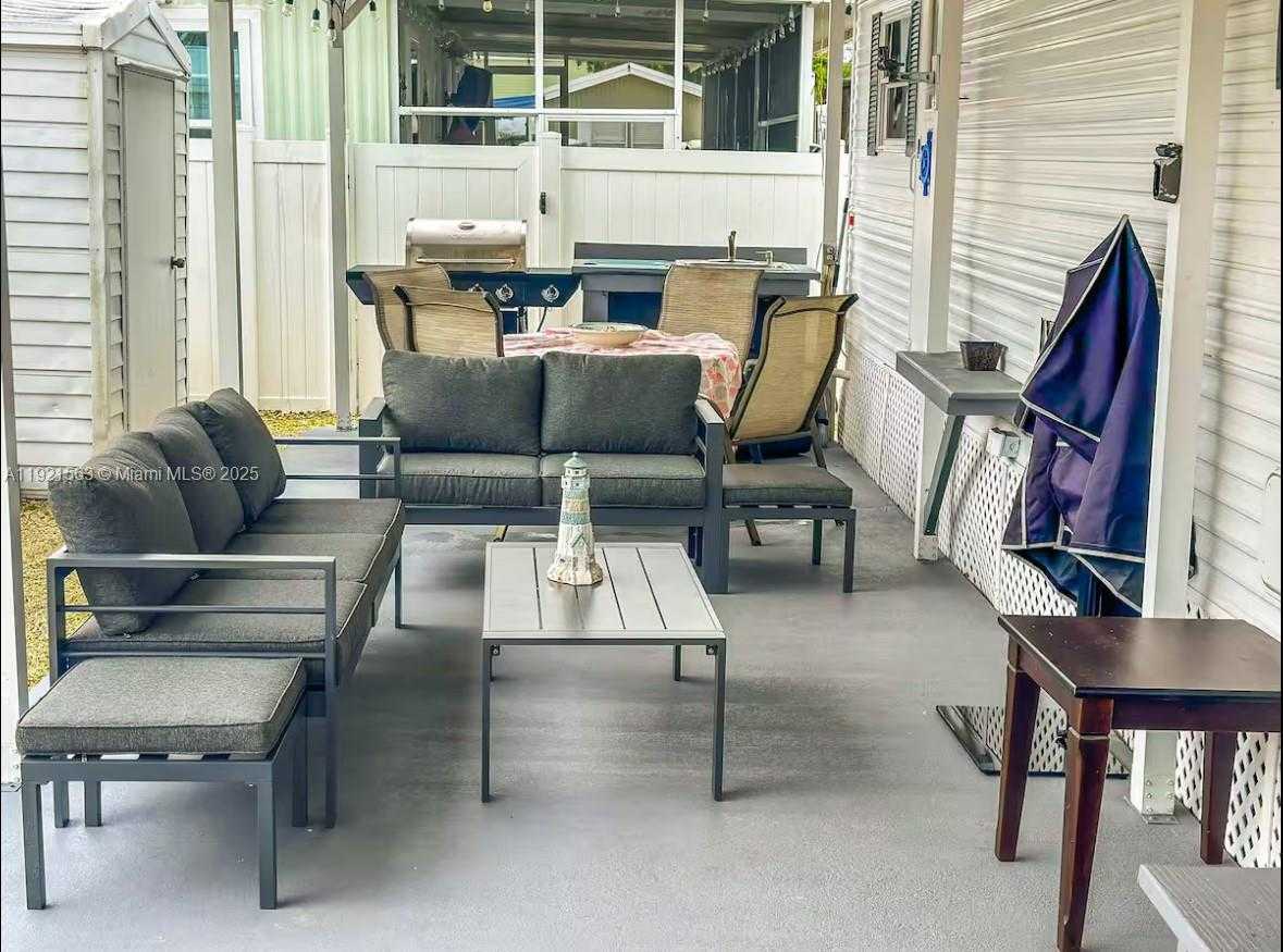 Small Image of 325 CALUSA ST 516, Key Largo Number 2