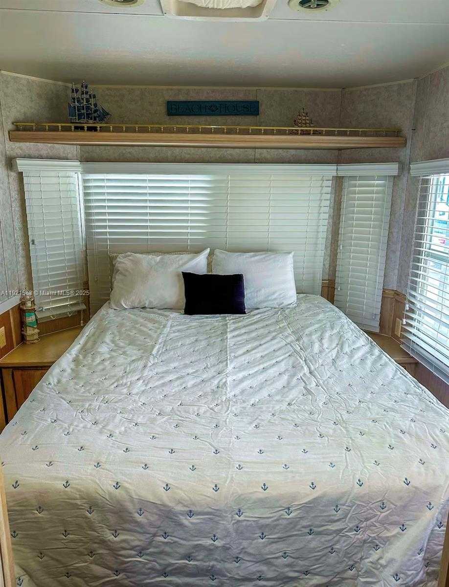 Small Image of 325 CALUSA ST 516, Key Largo Number 5