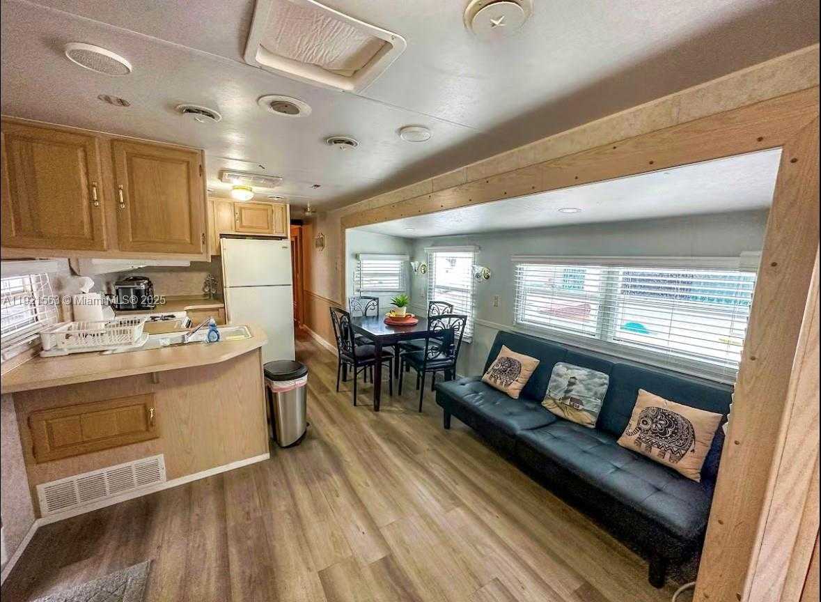 Small Image of 325 CALUSA ST 516, Key Largo Number 7