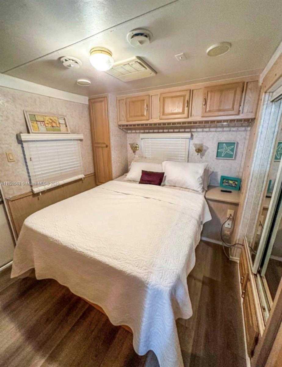 Small Image of 325 CALUSA ST 516, Key Largo Number 8