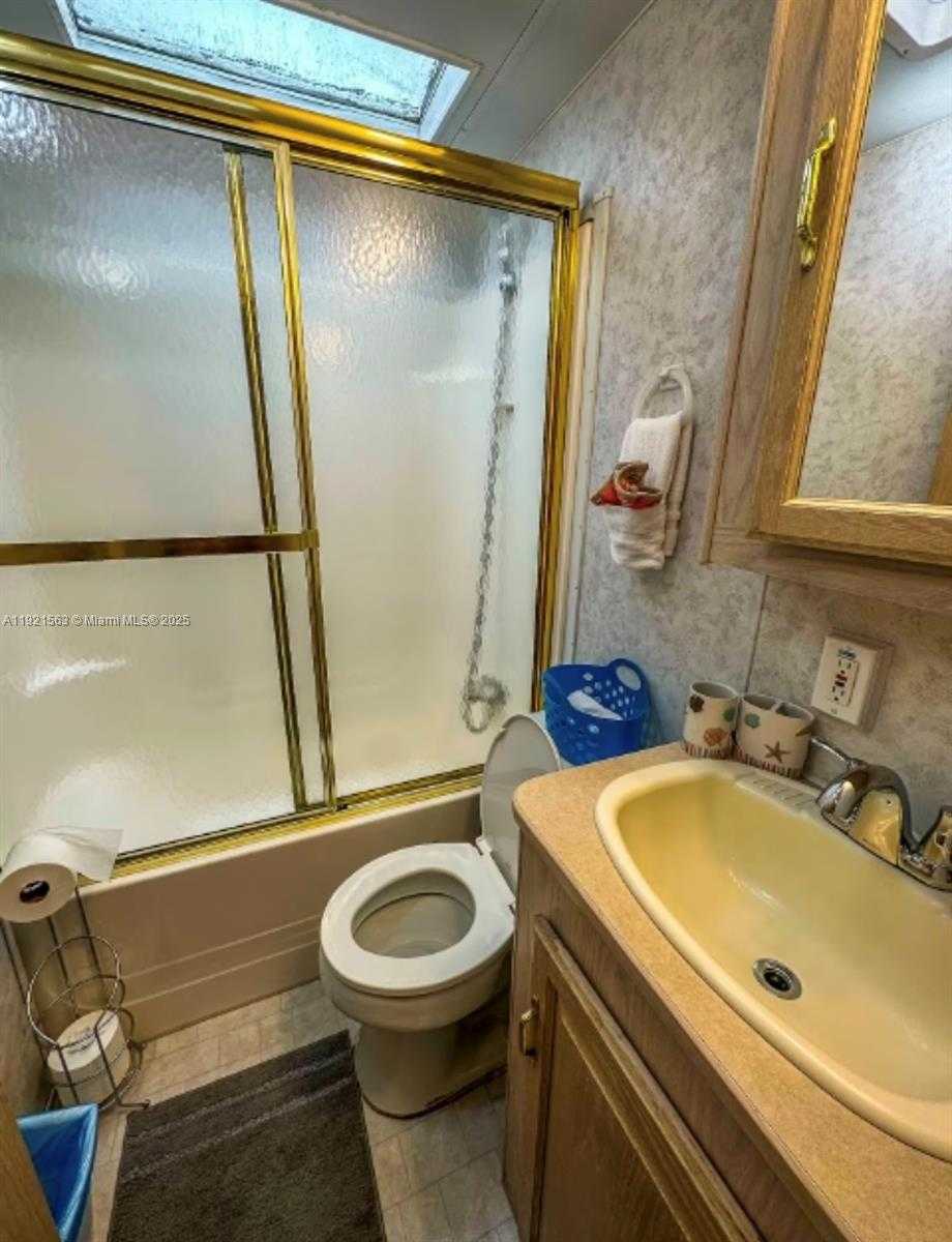 Small Image of 325 CALUSA ST 516, Key Largo Number 9