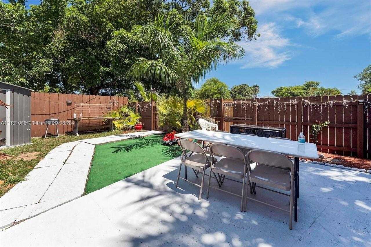 Small Image of 23 SOUTH WEST 8TH ST, Hallandale Beach Number 5