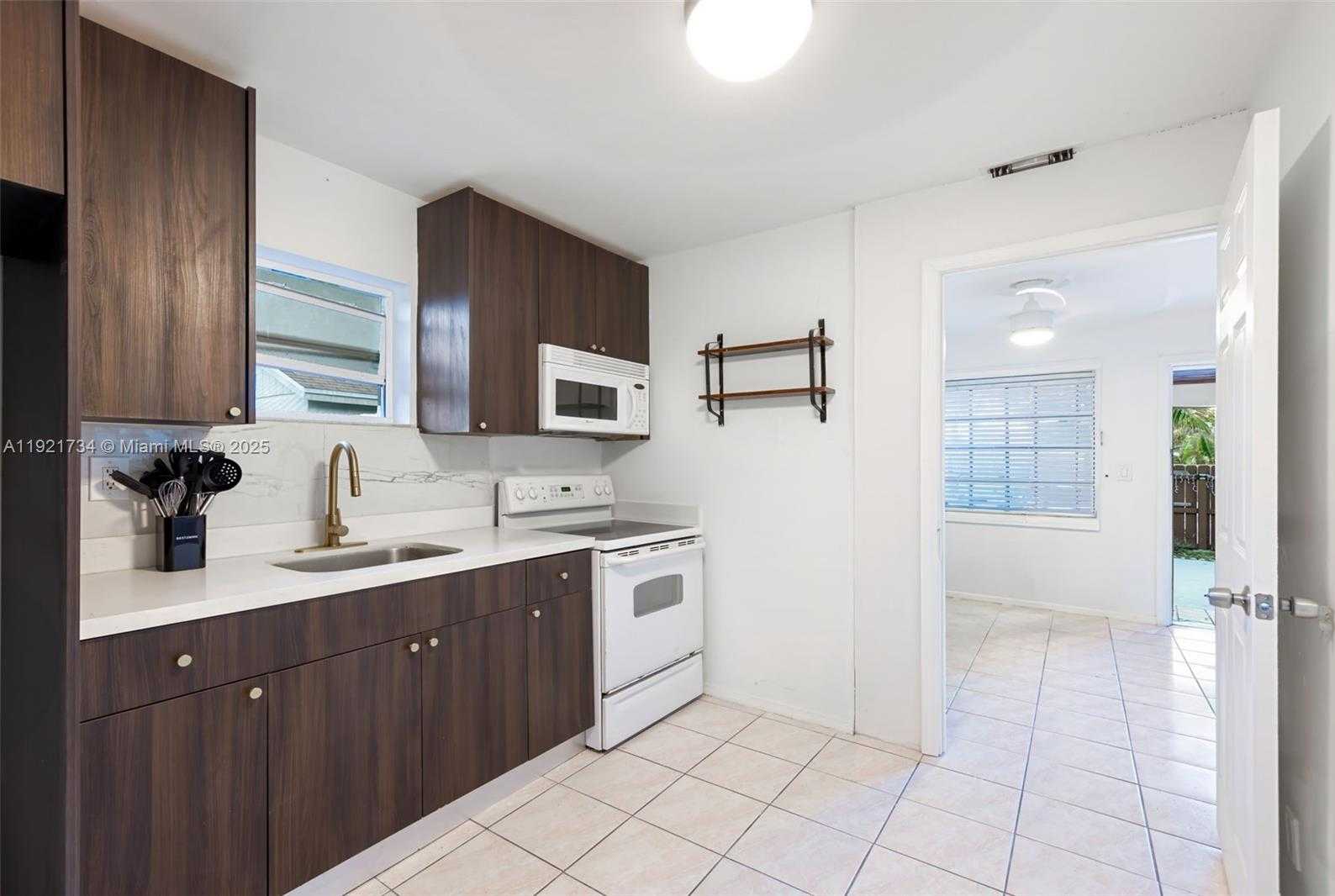 Small Image of 23 SOUTH WEST 8TH ST, Hallandale Beach Number 7