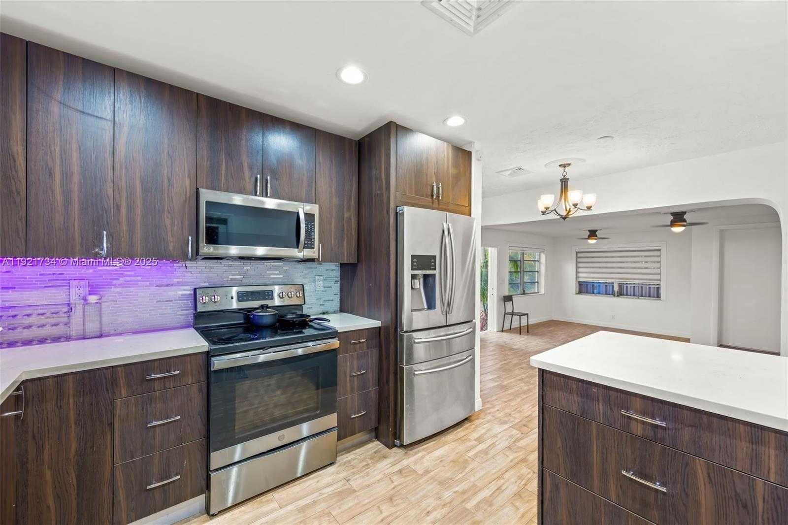 Small Image of 23 SOUTH WEST 8TH ST, Hallandale Beach Number 8