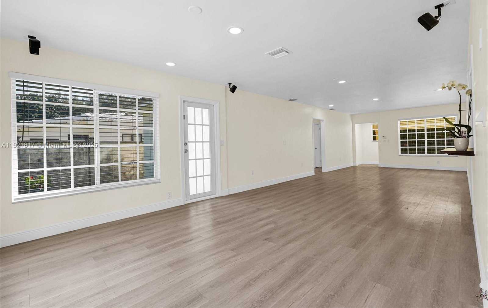 Small Image of 5781 SOUTH WEST 25TH ST, Miami Number 14