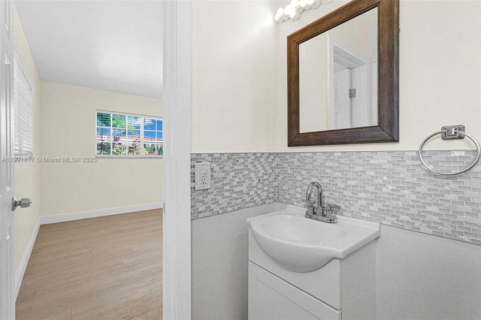 Small Image of 5781 SOUTH WEST 25TH ST, Miami Number 21