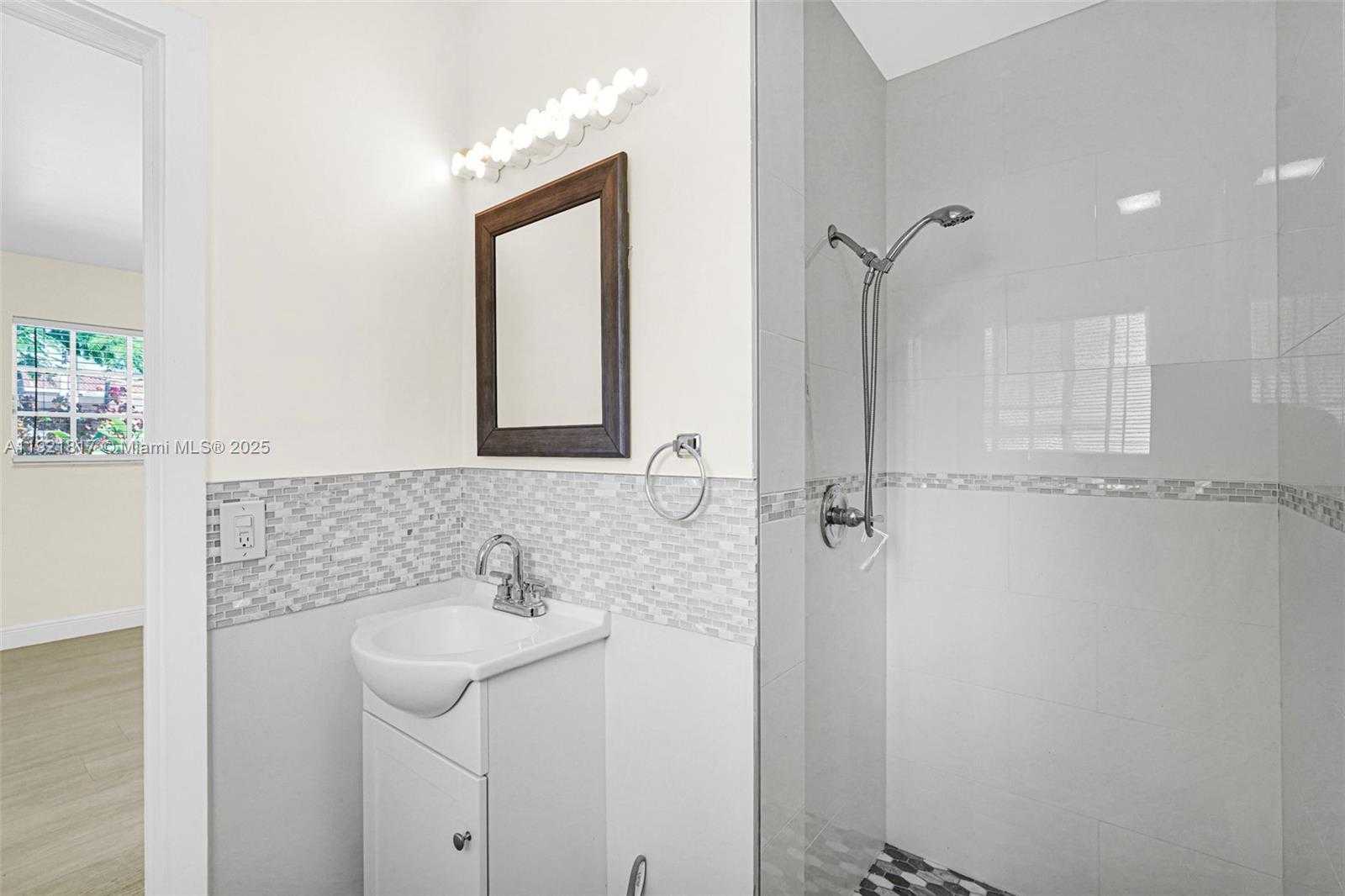 Small Image of 5781 SOUTH WEST 25TH ST, Miami Number 23