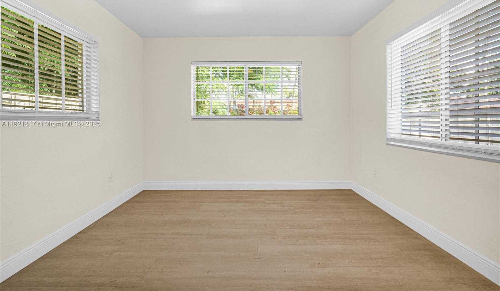 Small Image of 5781 SOUTH WEST 25TH ST, Miami Number 24