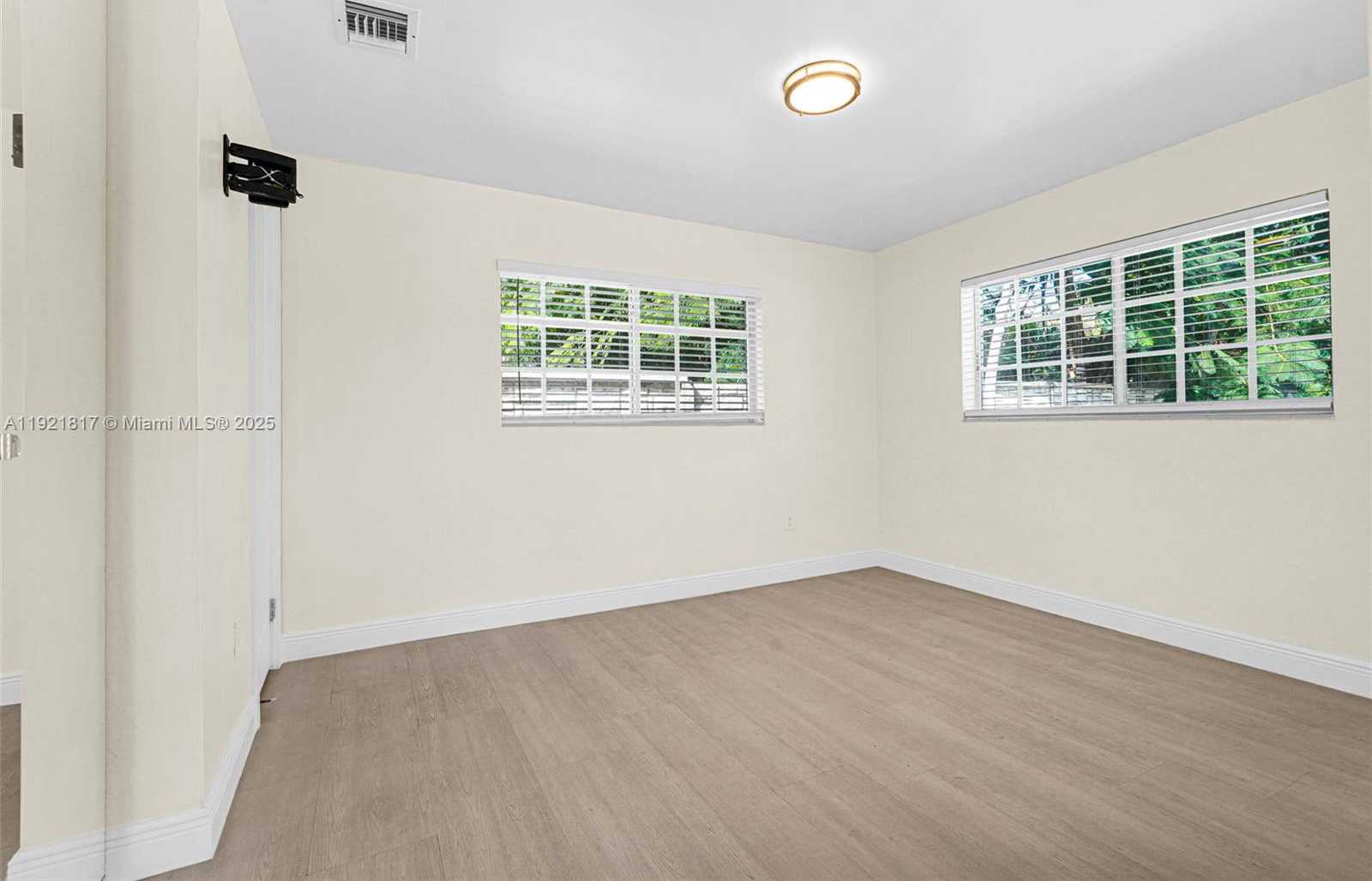 Small Image of 5781 SOUTH WEST 25TH ST, Miami Number 25