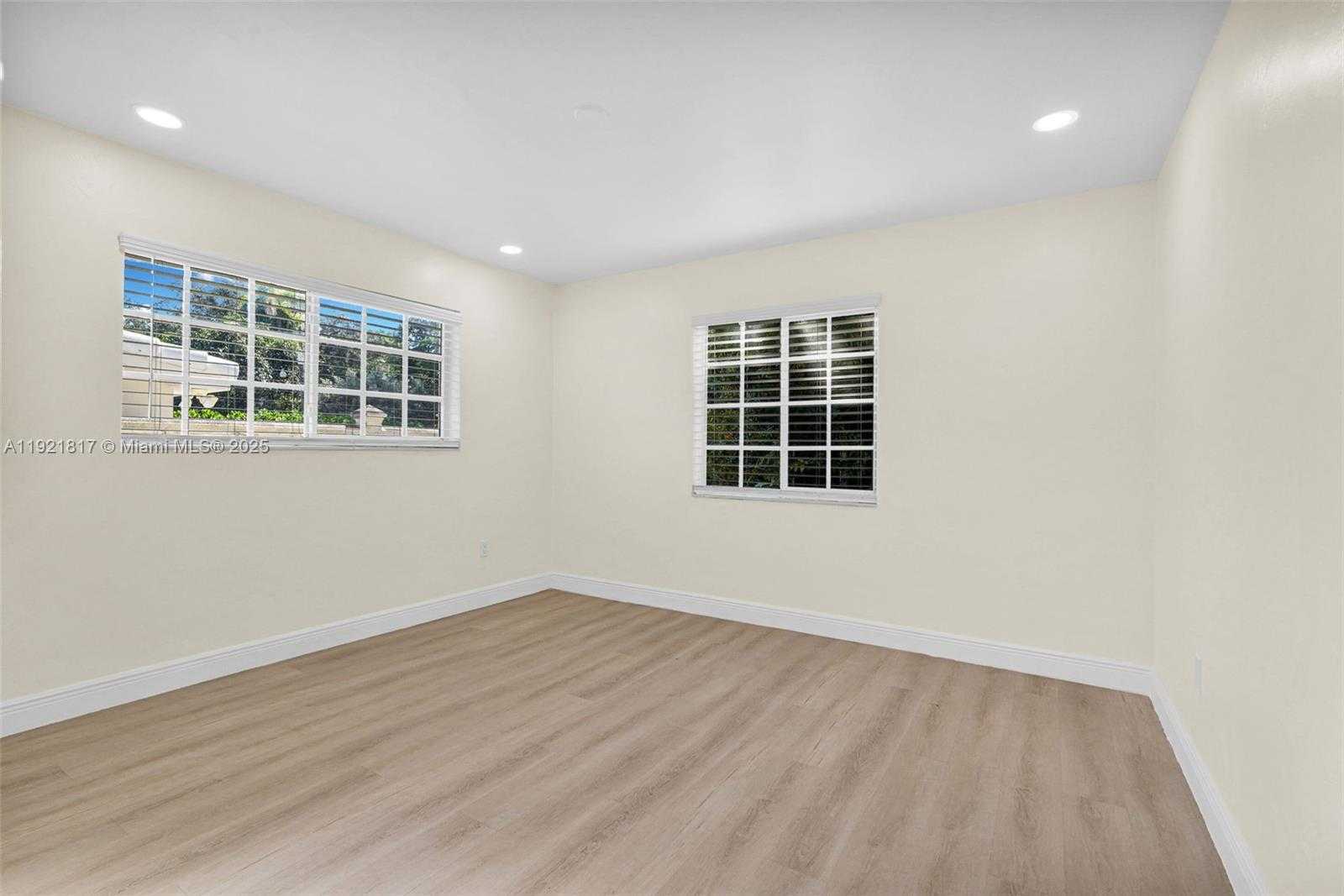 Small Image of 5781 SOUTH WEST 25TH ST, Miami Number 26