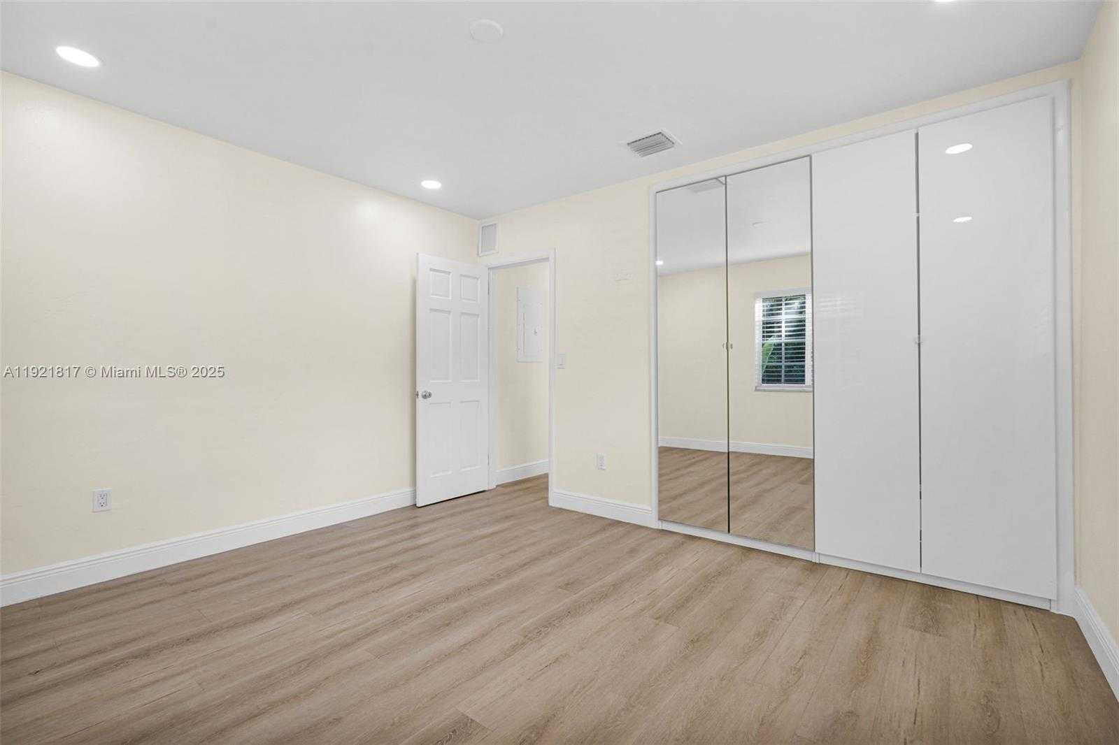 Small Image of 5781 SOUTH WEST 25TH ST, Miami Number 27