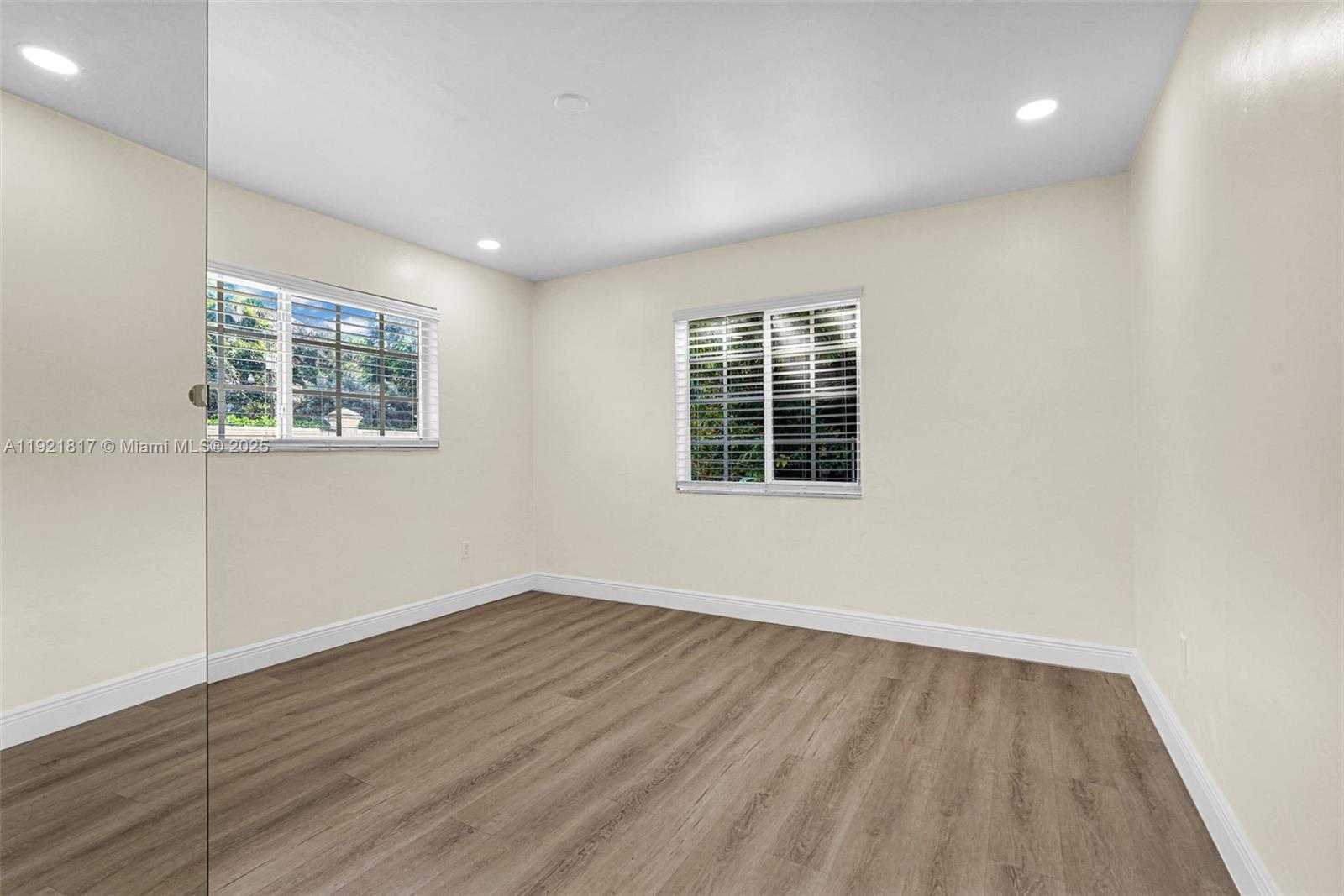 Small Image of 5781 SOUTH WEST 25TH ST, Miami Number 29