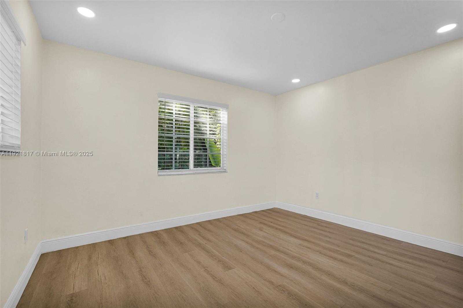 Small Image of 5781 SOUTH WEST 25TH ST, Miami Number 34