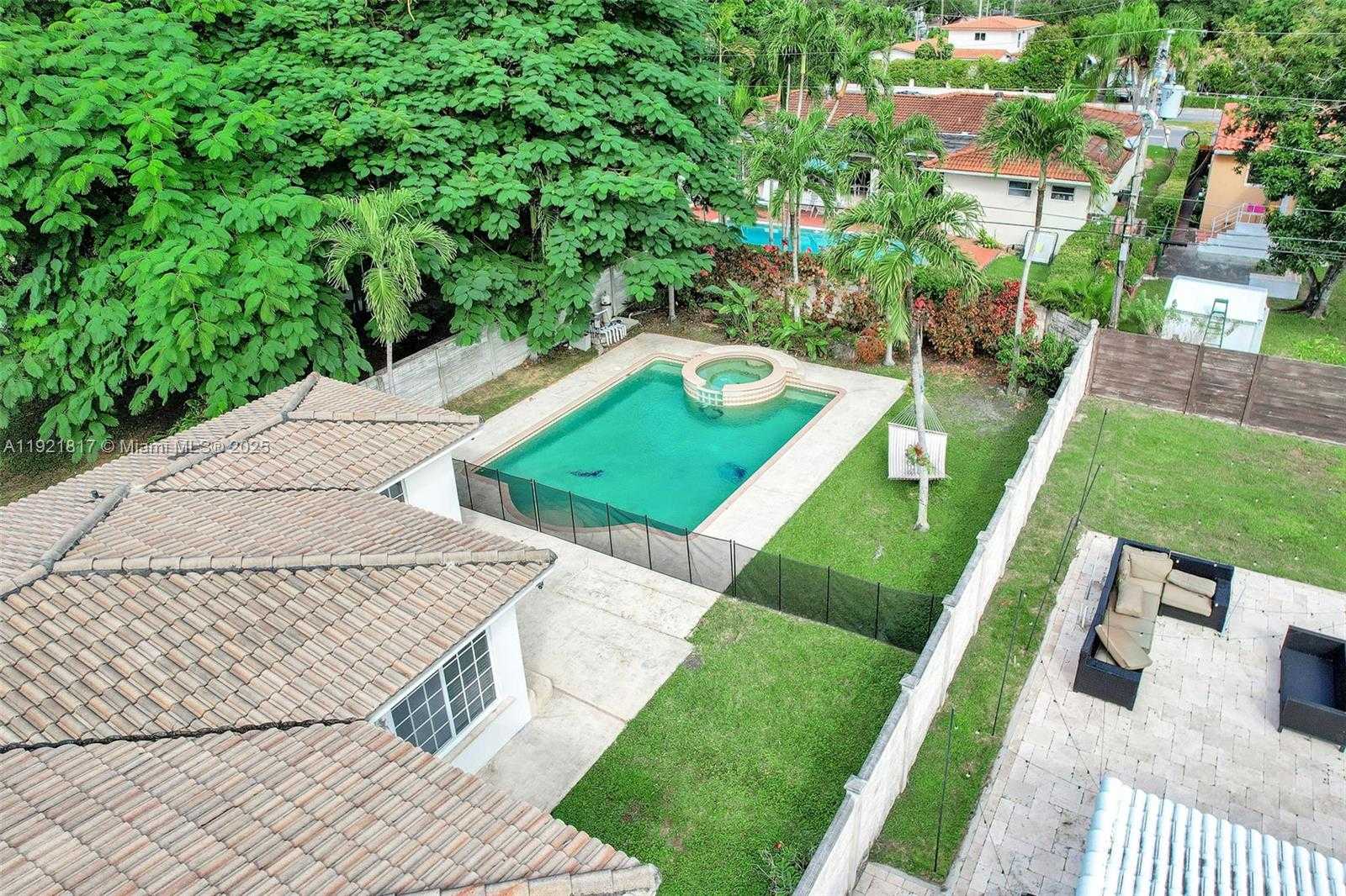 Small Image of 5781 SOUTH WEST 25TH ST, Miami Number 35