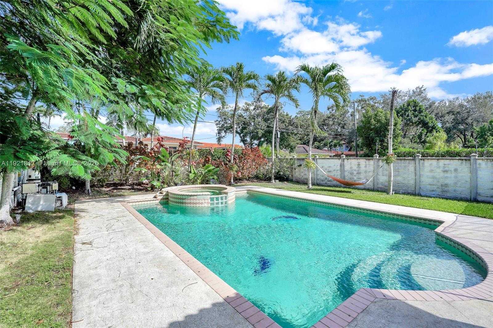 Small Image of 5781 SOUTH WEST 25TH ST, Miami Number 37