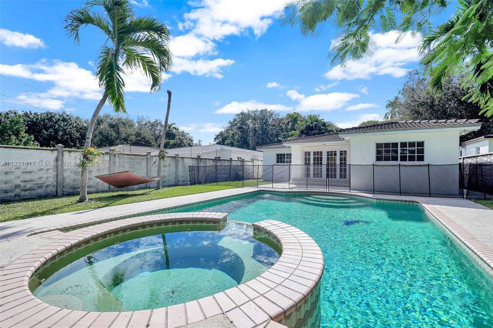 Small Image of 5781 SOUTH WEST 25TH ST, Miami Number 38