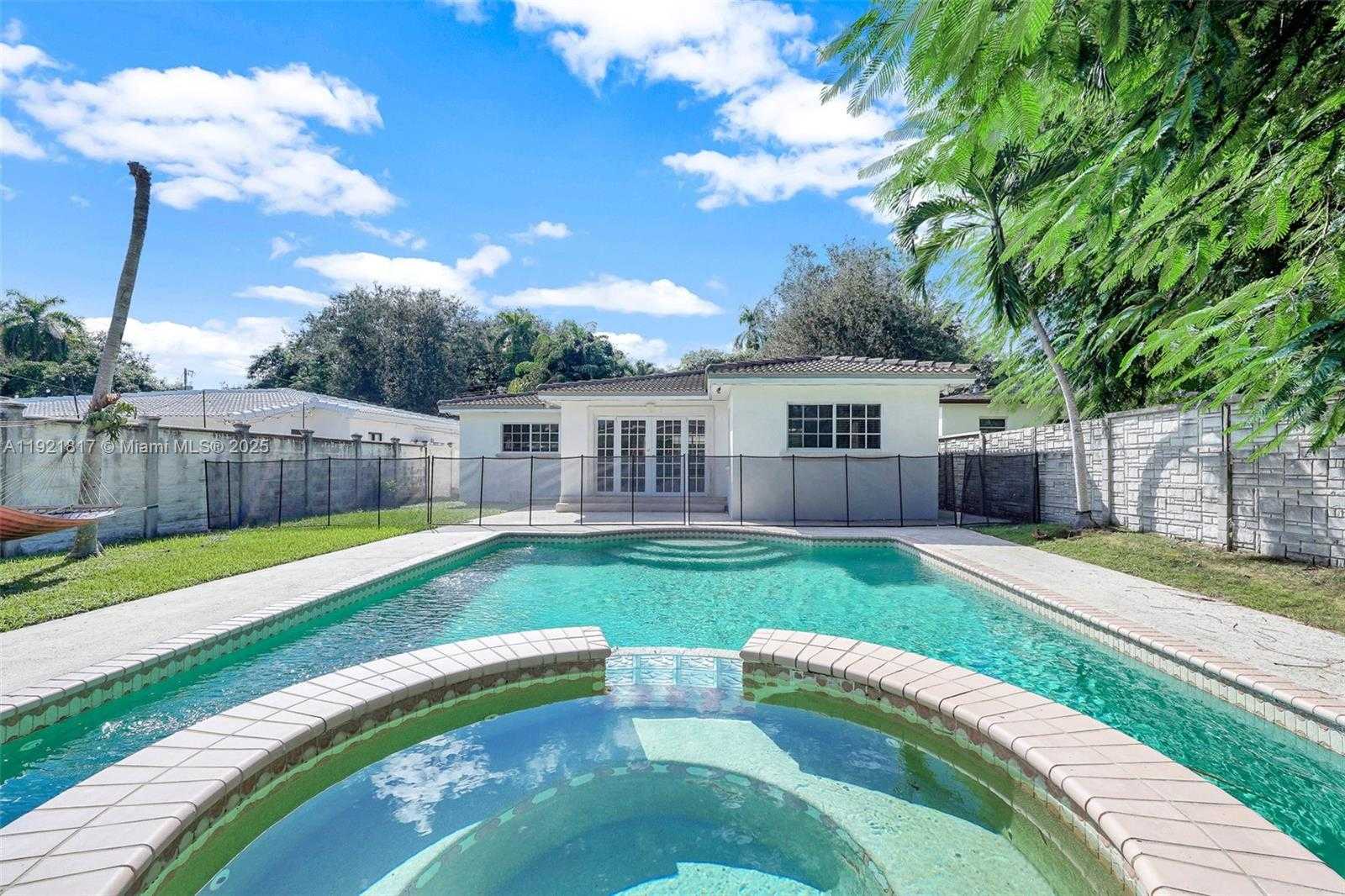 Small Image of 5781 SOUTH WEST 25TH ST, Miami Number 39