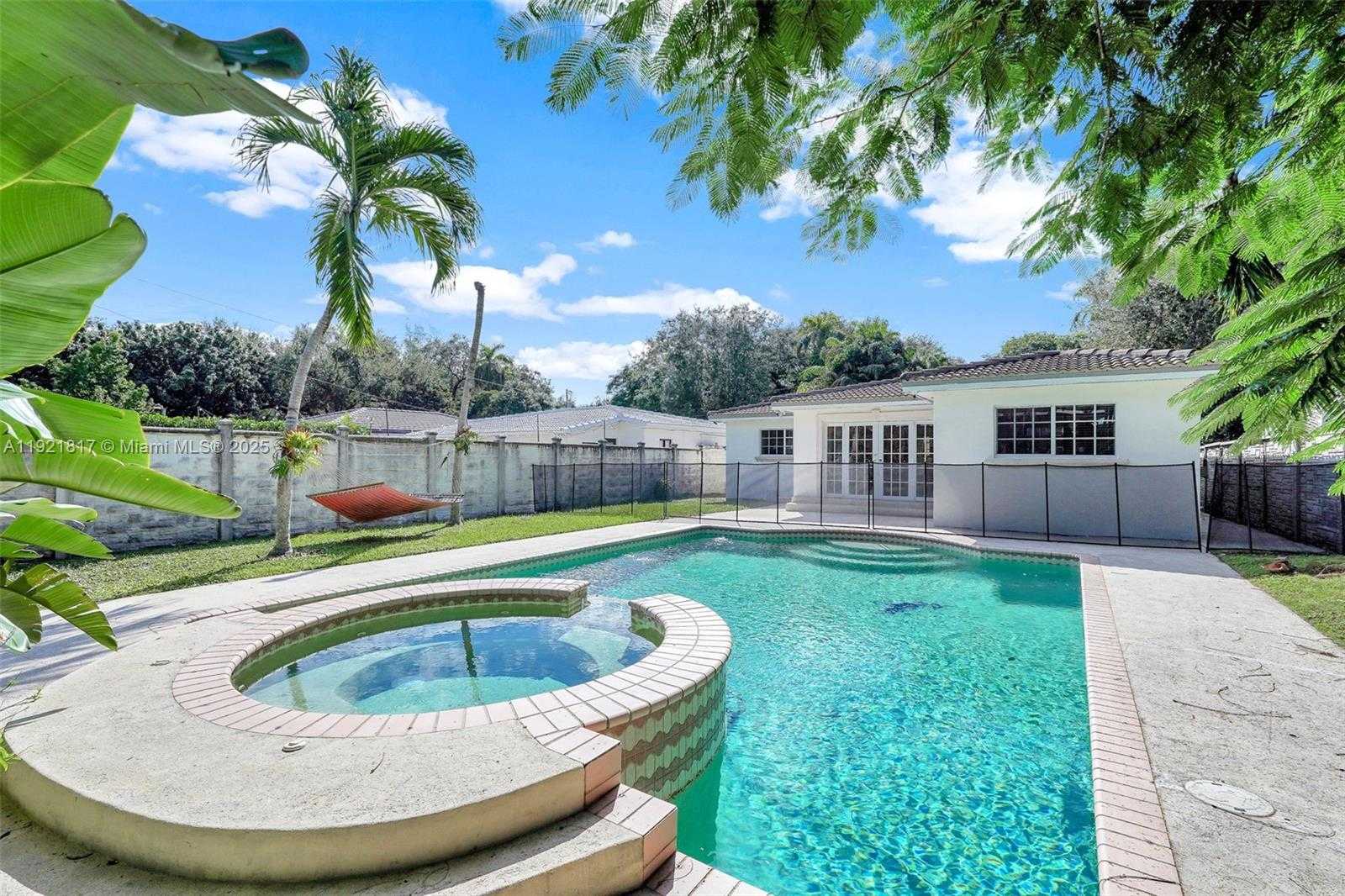 Small Image of 5781 SOUTH WEST 25TH ST, Miami Number 40