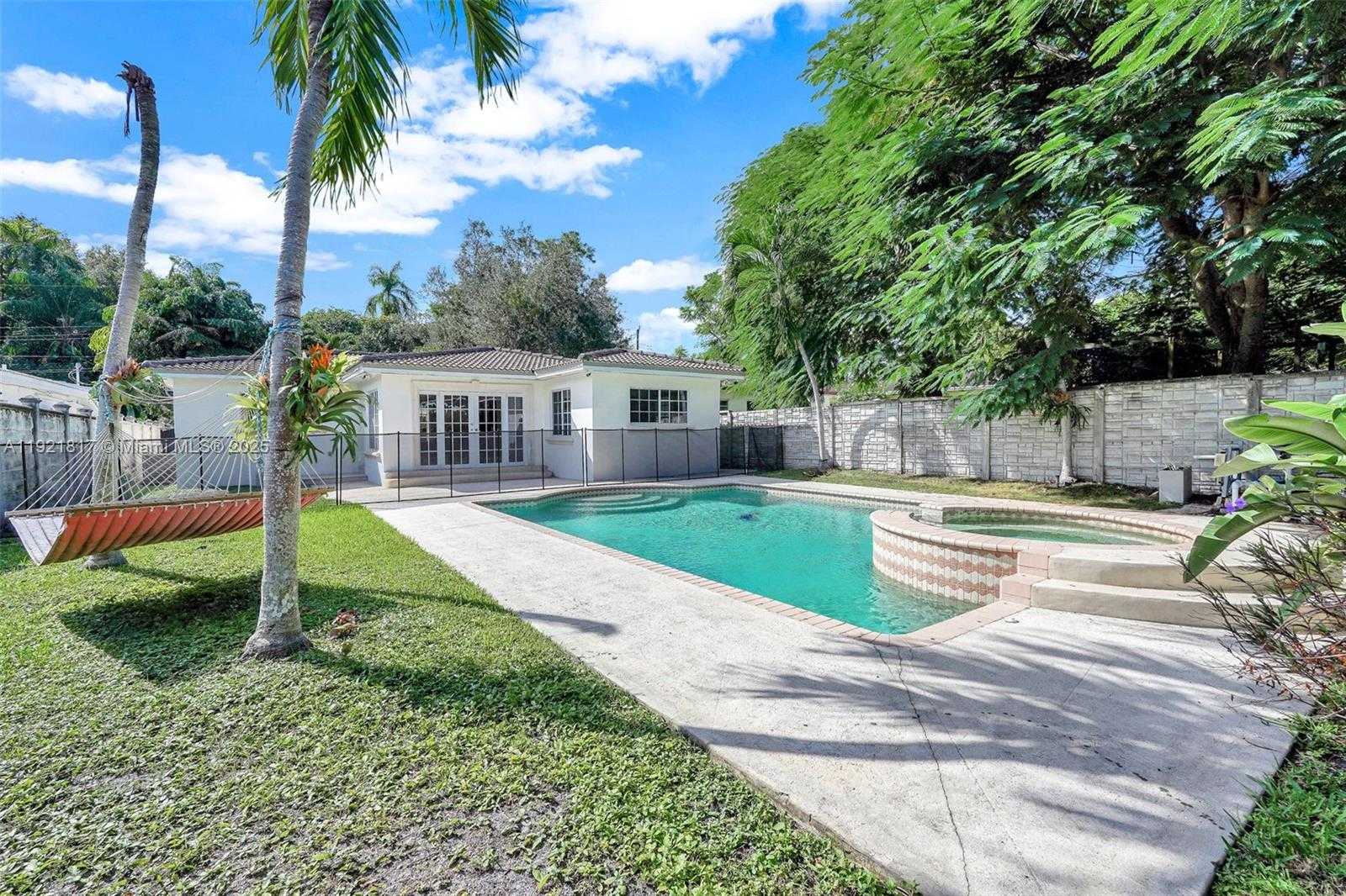 Small Image of 5781 SOUTH WEST 25TH ST, Miami Number 41