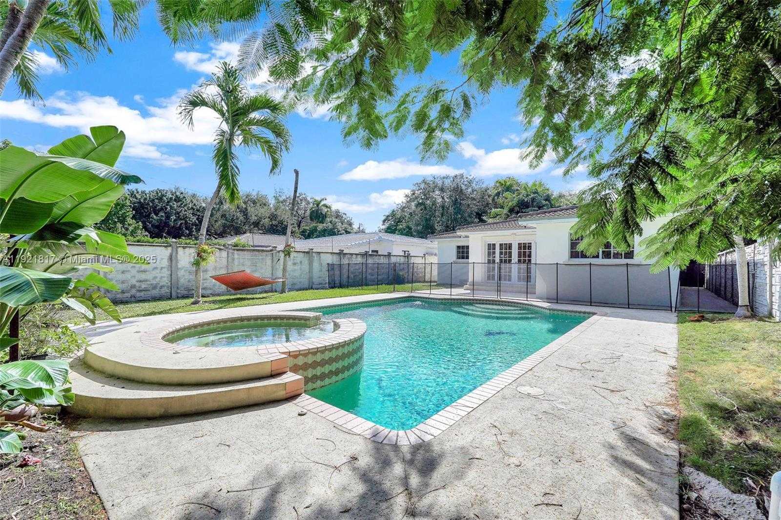 Small Image of 5781 SOUTH WEST 25TH ST, Miami Number 42