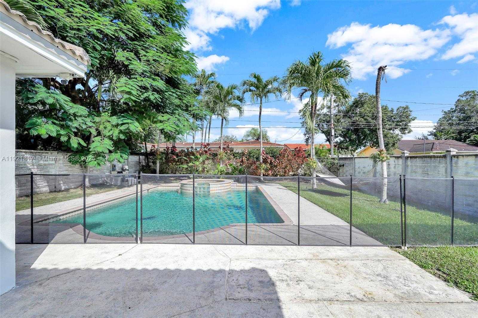 Small Image of 5781 SOUTH WEST 25TH ST, Miami Number 43