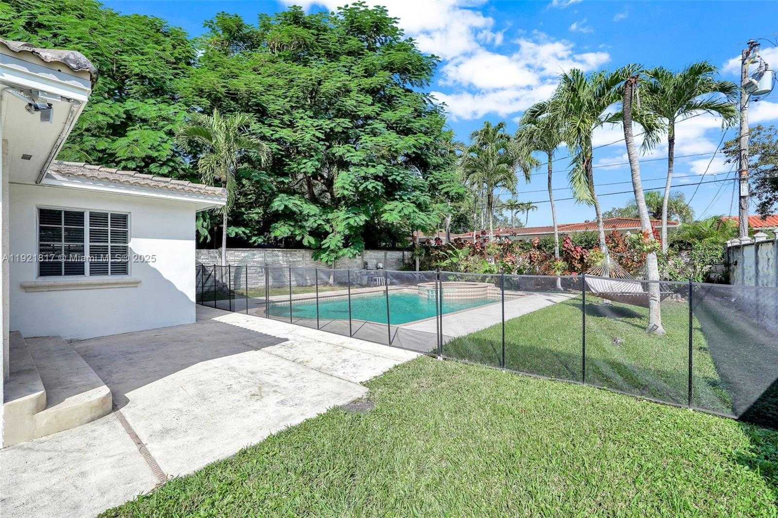 Small Image of 5781 SOUTH WEST 25TH ST, Miami Number 44