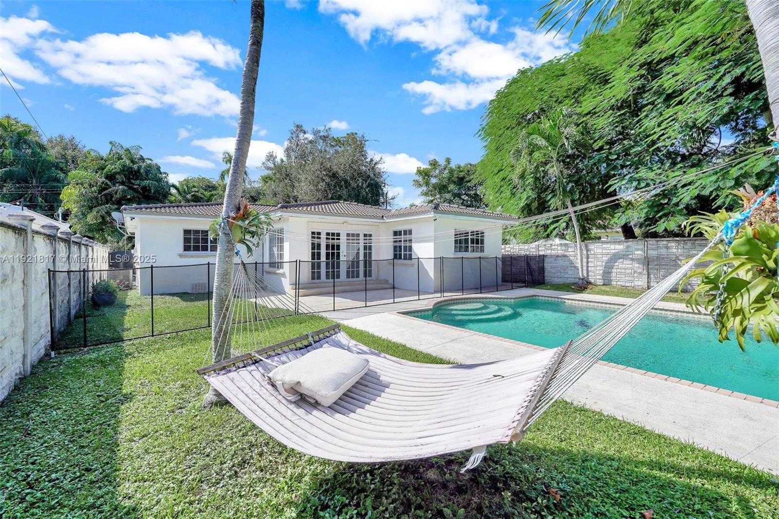 Small Image of 5781 SOUTH WEST 25TH ST, Miami Number 45