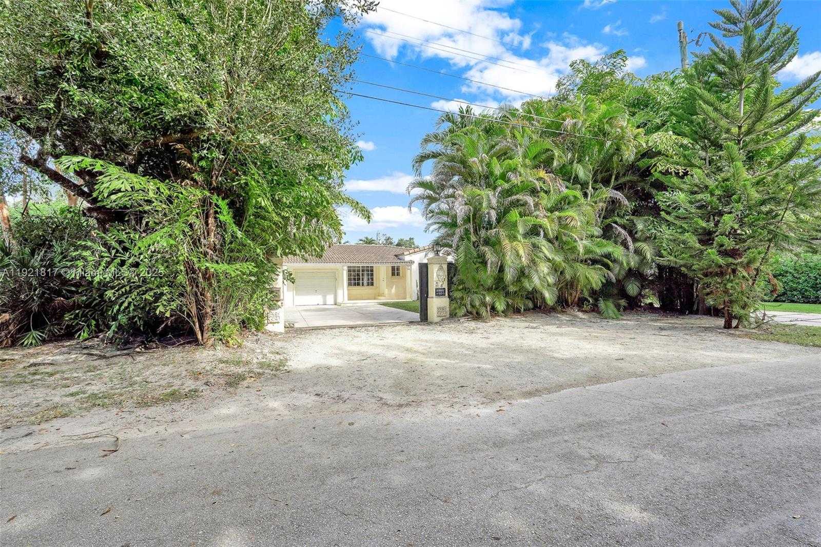Small Image of 5781 SOUTH WEST 25TH ST, Miami Number 50