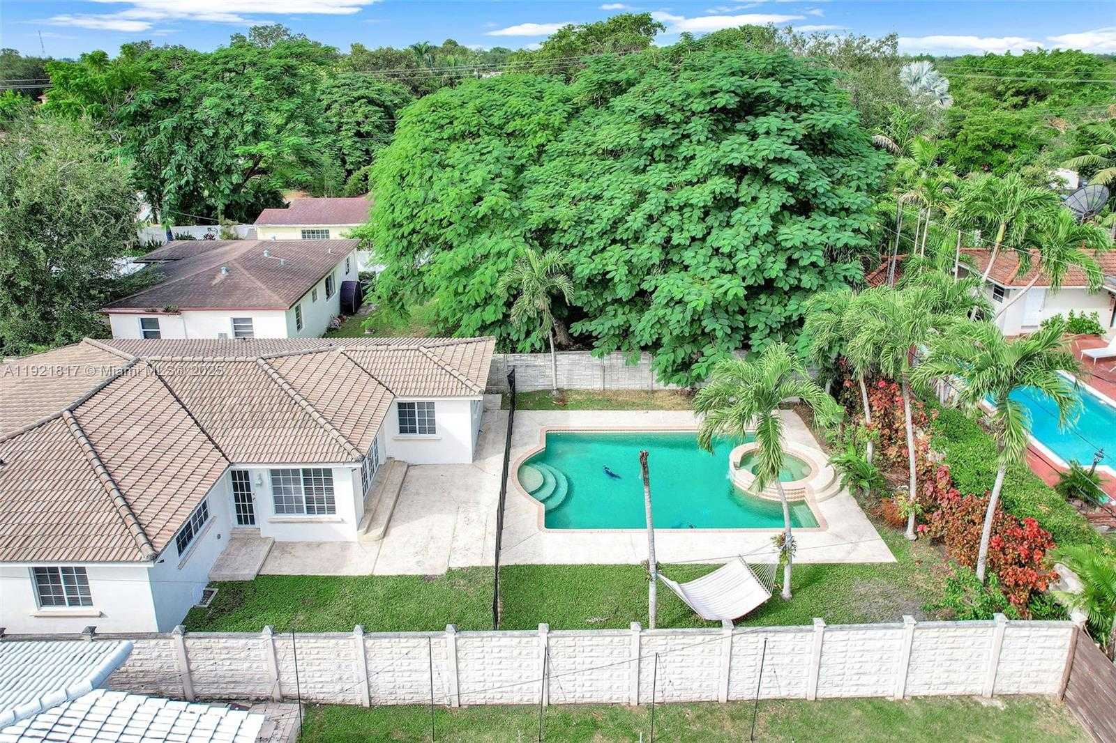 Small Image of 5781 SOUTH WEST 25TH ST, Miami Number 59