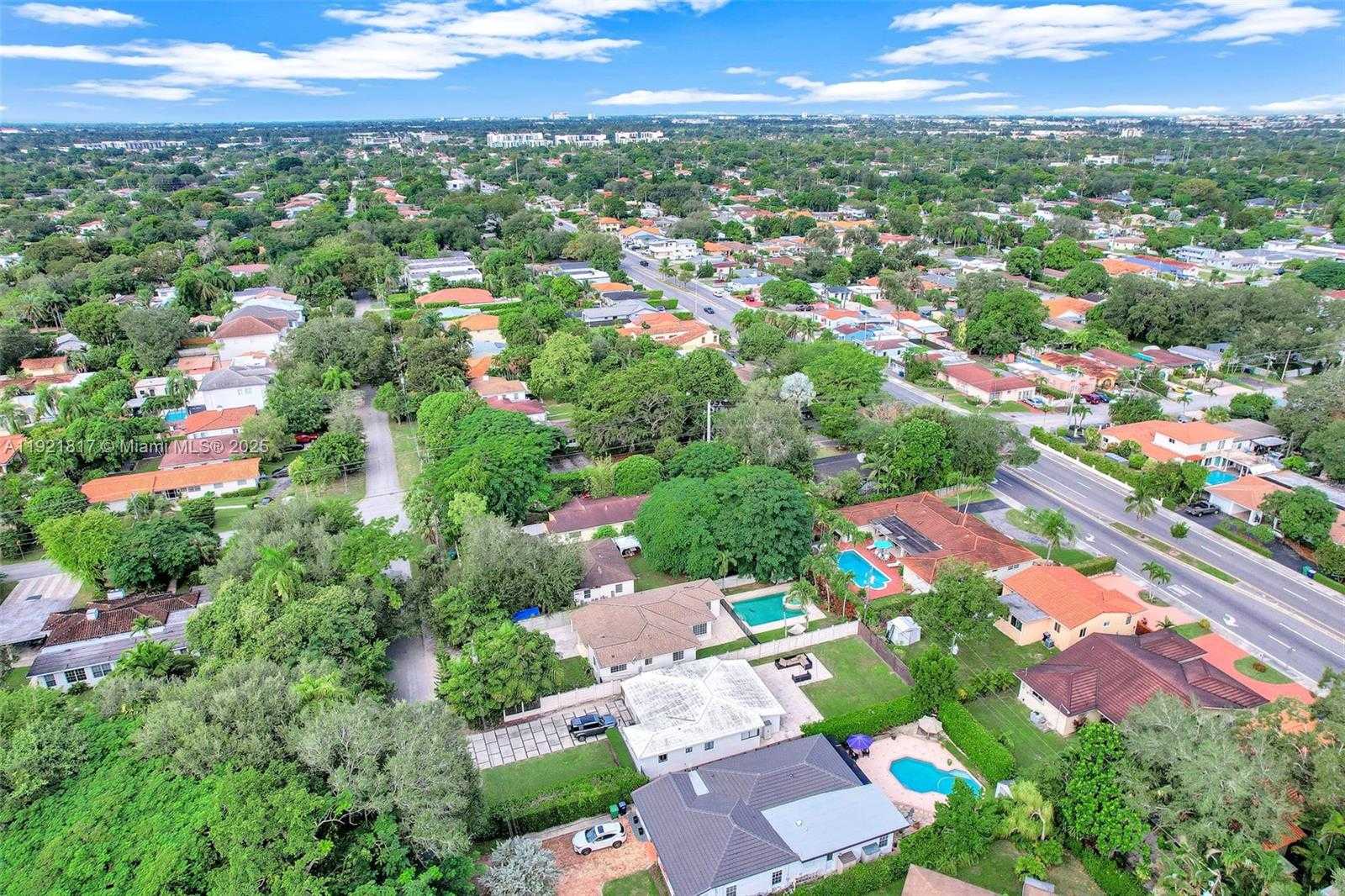 Small Image of 5781 SOUTH WEST 25TH ST, Miami Number 61