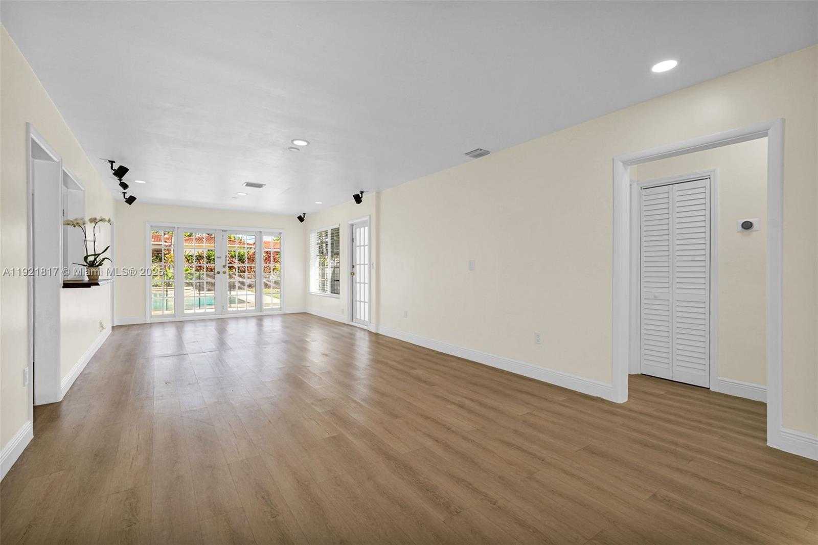 Small Image of 5781 SOUTH WEST 25TH ST, Miami Number 7