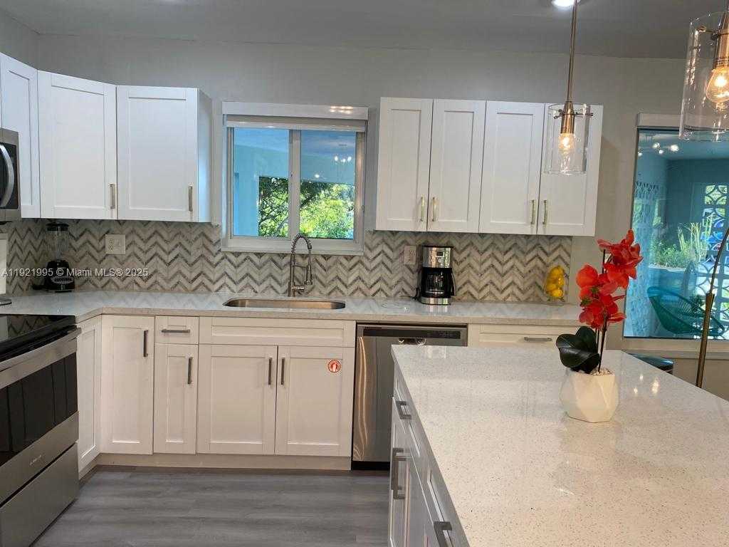 Small Image of 204 SOUTH WEST 19TH AVE, Fort Lauderdale Number 13