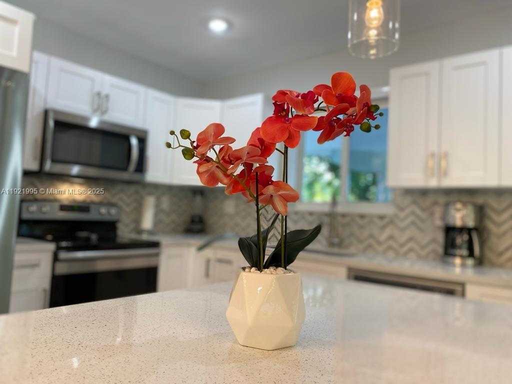 Small Image of 204 SOUTH WEST 19TH AVE, Fort Lauderdale Number 4