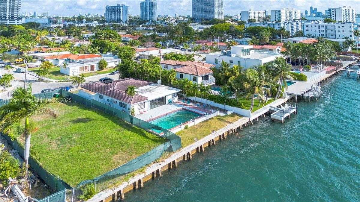 Small Image of 1680 SOUTH TREASURE DR, North Bay Village Number 3